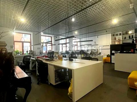 комерційна за адресою Воздвиженська вул., 14