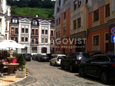 комерційна за адресою Воздвиженська вул., 14