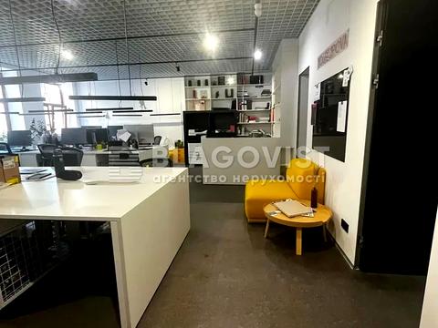 комерційна за адресою Воздвиженська вул., 14