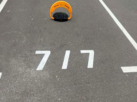 паркомісце за адресою Трускавецька вул., 8