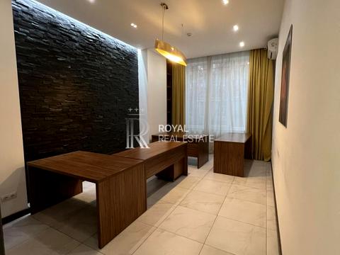 комерційна за адресою Полтавська вул., 10