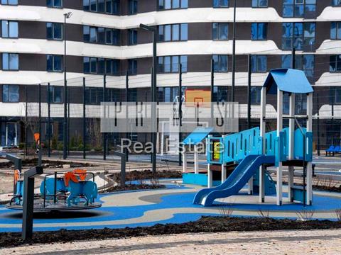 комерційна за адресою Воскресенська вул., 2а