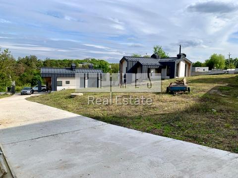 будинок за адресою с. Лісники, Ватутіна пров.