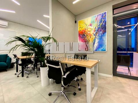 комерційна за адресою Андрія Верхогляда вул. (Михайла Драгомирова), 19-А