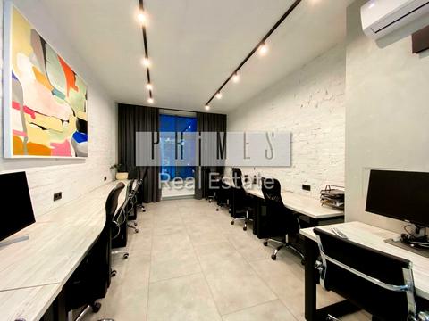 комерційна за адресою Андрія Верхогляда вул. (Михайла Драгомирова), 19-А