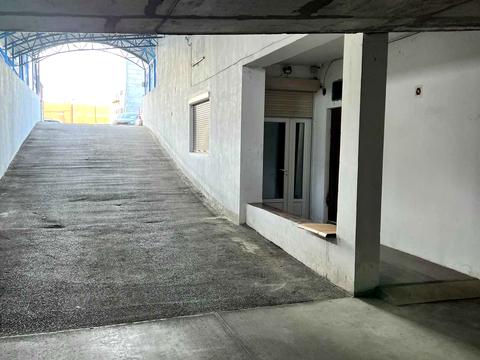 комерційна за адресою Драгоманова вул., 1Н