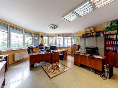 комерційна за адресою Київ, Раїси Окіпної вул., 4