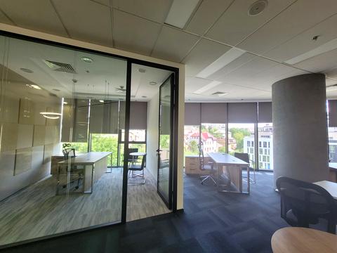 комерційна за адресою Болсуновська вул. (Сергія Струтинського), 13/15