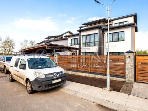 будинок за адресою Лютнева вул.