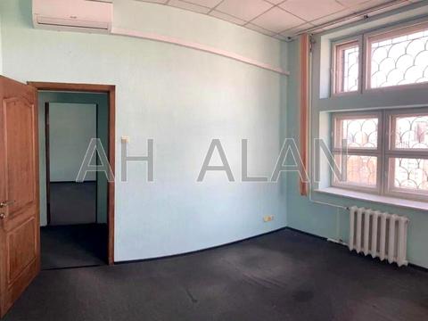 комерційна за адресою Антоновича вул. (Горького), 103-А