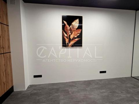 комерційна за адресою Андрія Верхогляда вул. (Михайла Драгомирова), 14-А