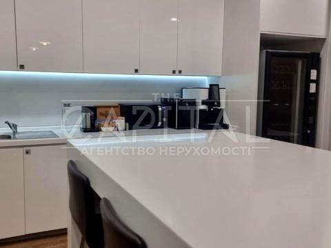 комерційна за адресою Болсуновська вул. (Сергія Струтинського), 13-15