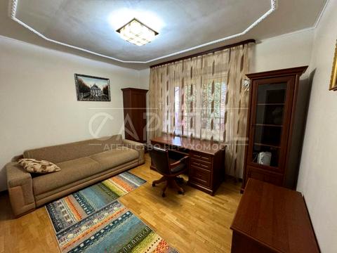 будинок за адресою смт. Козин, Київська вул.