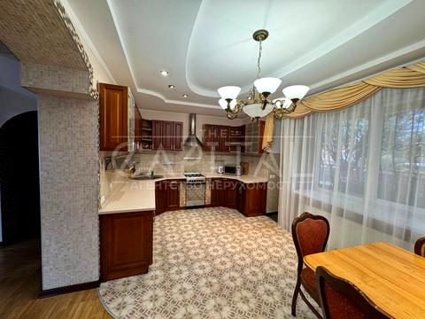 будинок за адресою смт. Козин, Київська вул.