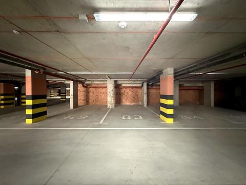 паркомісце за адресою Пилипа Орлика вул., 30