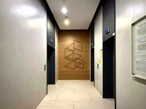 комерційна за адресою Зарічна вул., 4