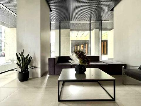 комерційна за адресою Зарічна вул., 4