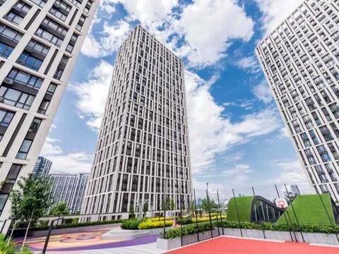 комерційна за адресою Зарічна вул., 4