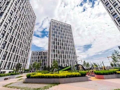 комерційна за адресою Зарічна вул., 4