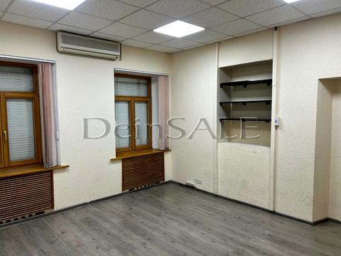 комерційна за адресою Володимирська вул., 6