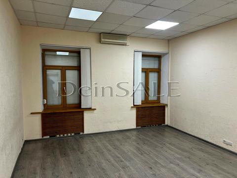 комерційна за адресою Володимирська вул., 6