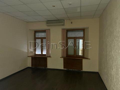 комерційна за адресою Володимирська вул., 6