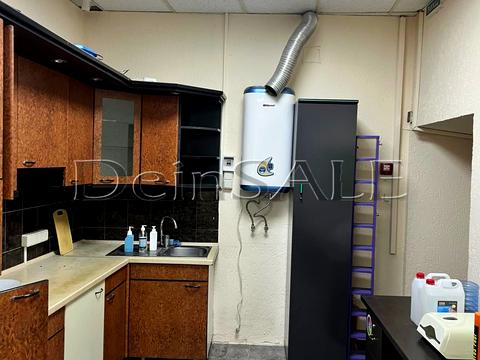 комерційна за адресою Володимирська вул., 6