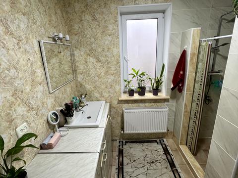 будинок за адресою смт. Великодолинське, Центральна вул.