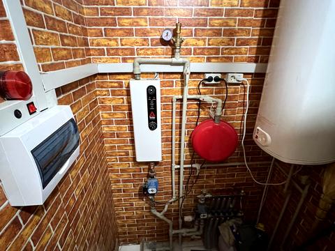 будинок за адресою смт. Великодолинське, Центральна вул.