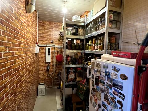 будинок за адресою смт. Великодолинське, Центральна вул.