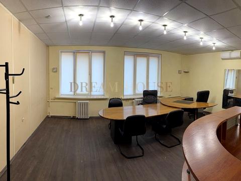 комерційна за адресою Трьохсвятительська вул., 4