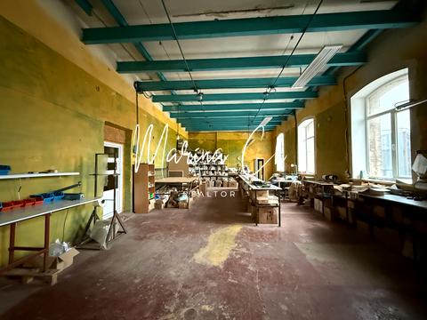 комерційна за адресою Робоча вул., 23в