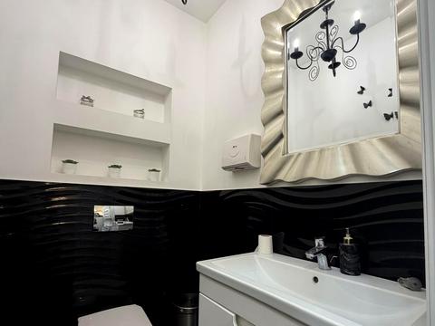 коммерческая по адресу Антоновича ул. (Горького), 131