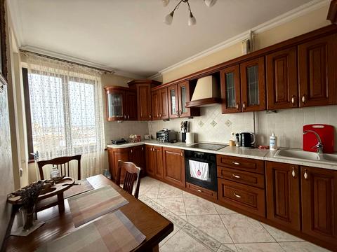 квартира за адресою Андрія Мельника вул., 36