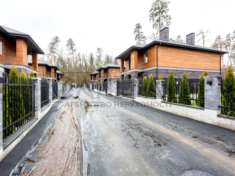 будинок за адресою Валерія Лобановського вул.