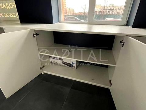 комерційна за адресою Абрикосова вул., 3-Б