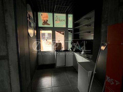 комерційна за адресою Абрикосова вул., 3-Б