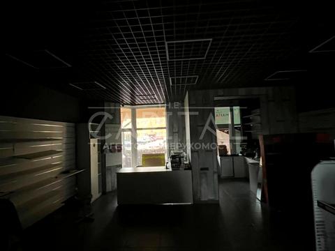 комерційна за адресою Абрикосова вул., 3-Б