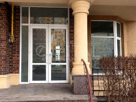 комерційна за адресою Абрикосова вул., 3-Б