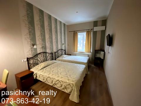 комерційна за адресою Яснополянська вул., 9а