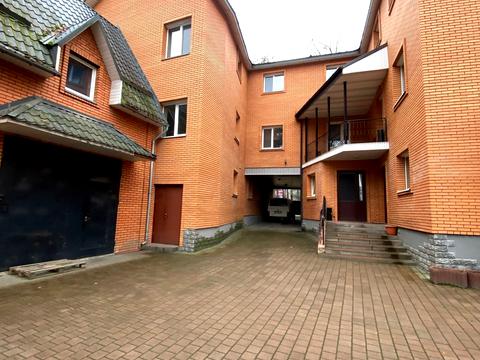 комерційна за адресою Яснополянська вул., 9а