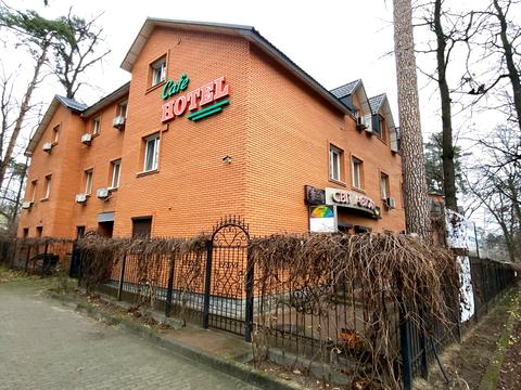 комерційна за адресою Яснополянська вул., 9а