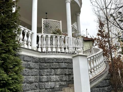 будинок за адресою Лаврська вул. (Січневого Повстання)