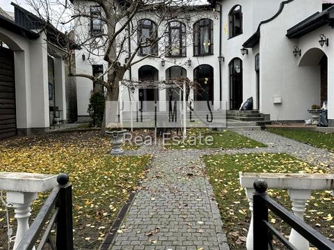 будинок за адресою Лаврська вул. (Січневого Повстання)