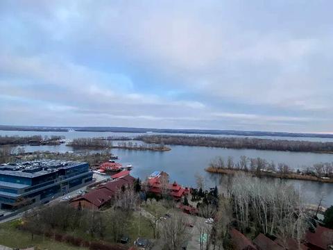 комерційна за адресою Набережна Перемоги вул., 40-Д