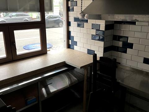 комерційна за адресою Петра Сагайдачного вул., 10