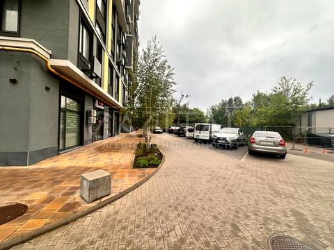 комерційна за адресою Паркова вул., 40