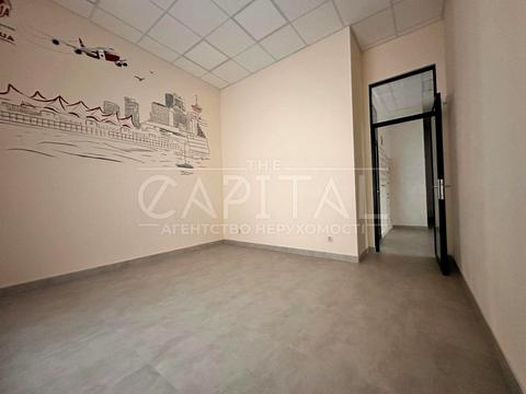 комерційна за адресою Паркова вул., 40