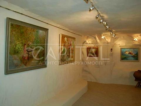 комерційна за адресою Інститутська вул., 22/7