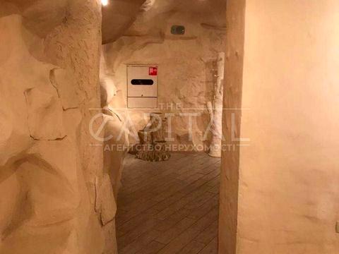 комерційна за адресою Інститутська вул., 22/7